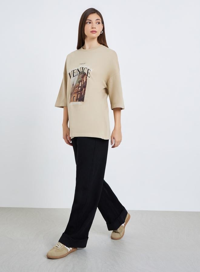 ستايلي تيشيرت جرافيك بقصة واسعة - Image 2